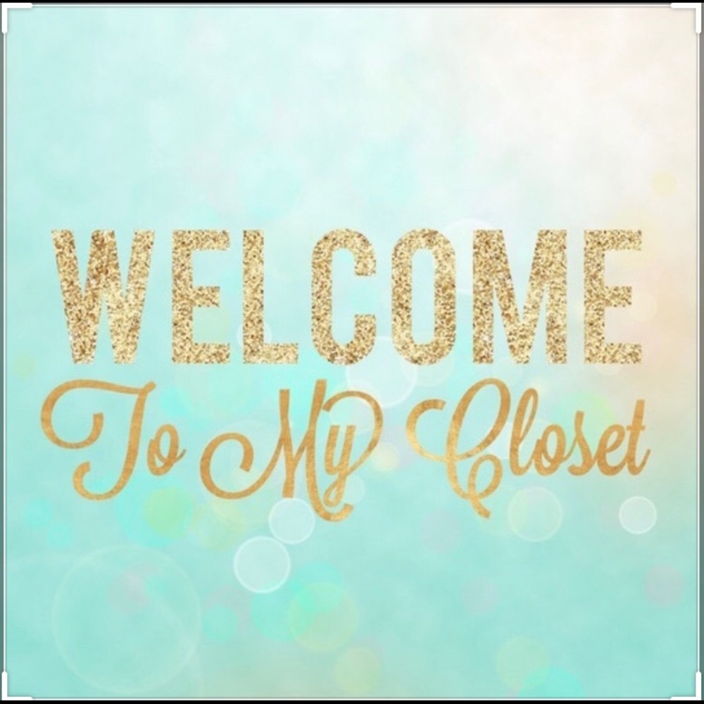 Welcome to my closet!! 🛍💗